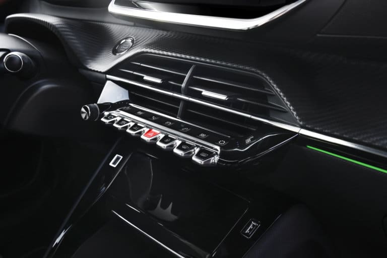 Peugeot e 208