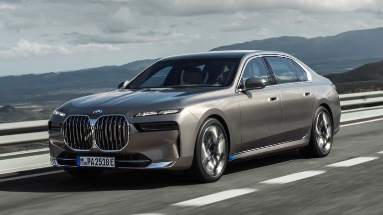 BMW i7