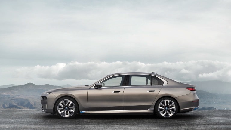 BMW i7
