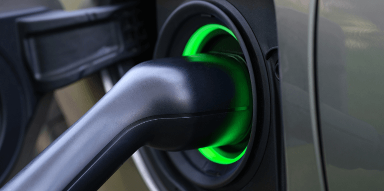 borne de recharge branchée